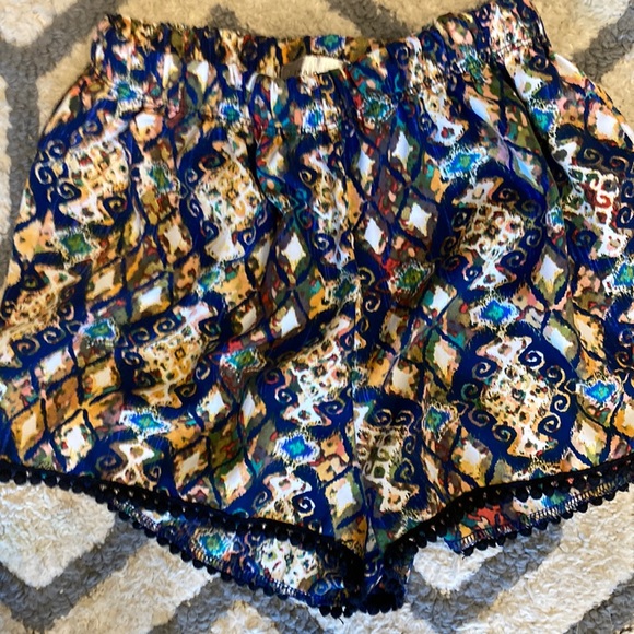 Light weight girls patterned shorts with embroidered tassel trim. Size small - Picture 3 of 7